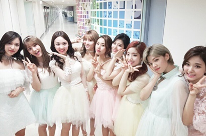 Liburan ke Australia, Cantiknya Twice Tampil Tanpa Make Up di Bandara