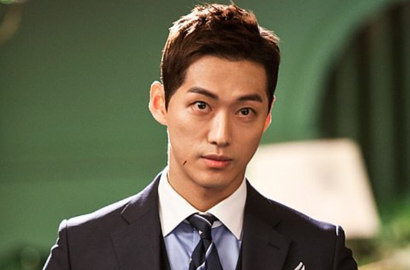 Nam Goong Min Unyu Naik Motor Matic di 'Chief Kim'