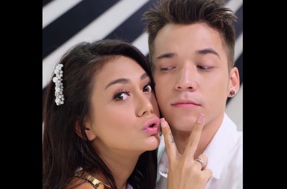 Pemotretan Bertema Retro, Dandanan Stefan William Disebut Lebih Cantik dari Celine