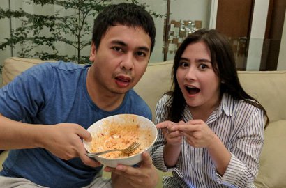 'Hangout' Tembus 2 Juta Penonton, Raditya Dika 'Korbankan' Prilly Untuk Hal Seram Ini