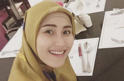 Dua Tahun Menjanda, Ayu Ting Ting Berdoa Enteng Jodoh Saat Umrah?