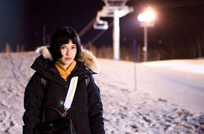 Tersenyum di Tengah Pegunungan Es Jepang, Cantiknya Dian Sastro Bikin Meleleh