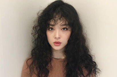 Abaikan Kritikan Pedas, Sulli Cuek Umbar Keseksian Cuma Kenakan Bra