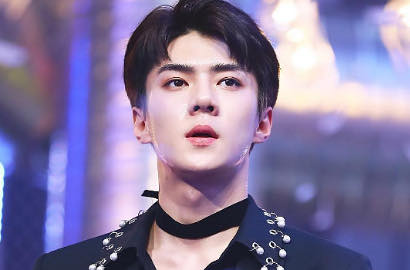 Dapat Jatah Libur Tahun Baru, Serunya Sehun EXO Main Paralayang