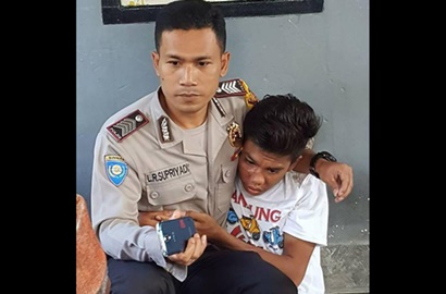 Video Viral, Aksi Bripka Supriadi Lindungi Pencuri Ayam dari Amuk Massa