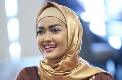 Mengharukan, Tangis Julia Perez Pecah di Pelukan Ria Irawan