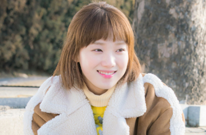 Jelang Tamat, Lee Sung Kyung Pamer 'Traktir' Staff 'Weightlifting Fairy'