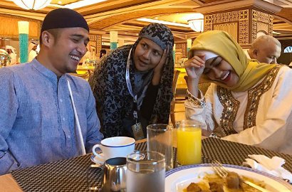 Ketemu Saat Umrah, Irfan Hakim Ungkap Perjuangan Julie Perez-Ria Irawan