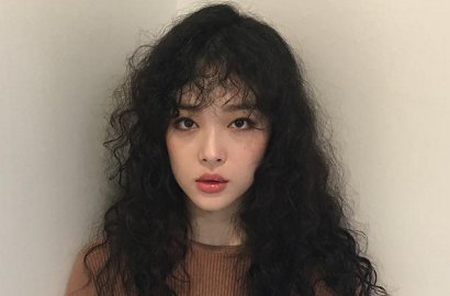 Pede Nggak Pakai Bra, Sulli Bikin Gang Sempit di Bali Bak Catwalk