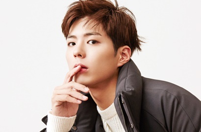 'Diserang' Kamera Fans, Park Bo Gum Malah Bagi-Bagi Tanda Tangan Saat Kuliah