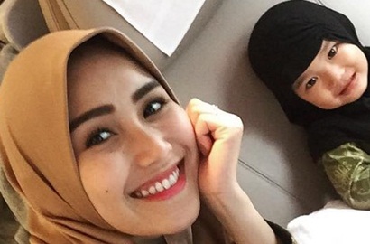 Cantik Bak Barbie di Ultah Bilqis, Beredar Foto Ayu Ting Ting dan Ravi Bhatia