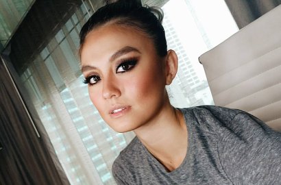 Agnes Monica Pamer Belahan Dada, HUT Trans 2016 Kena Tegur KPI