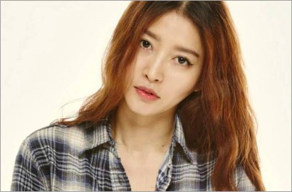 Hwang Bo Yakinkan Publik Dirinya Tak Pernah Operasi Plastik