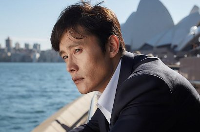 Jalan Bareng Anjing, Lee Byung Hun Murung di Poster 'Single Rider'