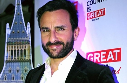 Senyum Sumringah, Senangnya Saif Ali Khan Pamer Sketsa Wajah Bayi Taimur