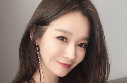 Foto Seksi di Singapura, Kang Min Kyung Malah Disindir Oplas Dahi