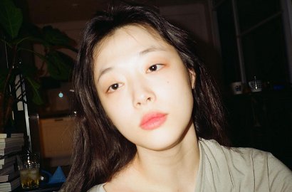 Bikin Heboh Lagi, Sulli Pamer Pose 'Pegang Dada' di Instagram