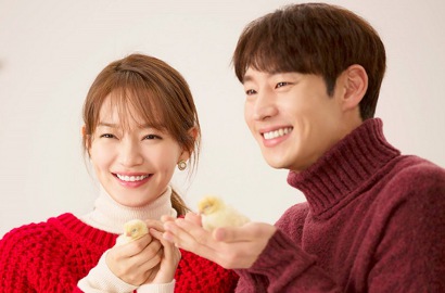 Lee Je Hoon-Shi Min Ah Bahagia dan Saling Tatap Mesra di Poster 'Tomorrow With You'