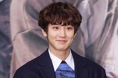 Ganteng Pakai Coat, Chanyeol EXO Curi Fokus di Presscon 'Missing 9'