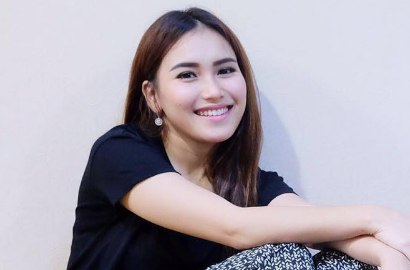 Ayu Ting Ting Foto Bareng Fans, Netter Malah Lihat 'Penampakan'