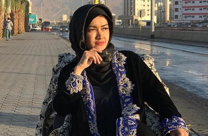 Tetap Cantik Meski Sakit, Julia Perez Pose Ala Cleopatra di Mesir