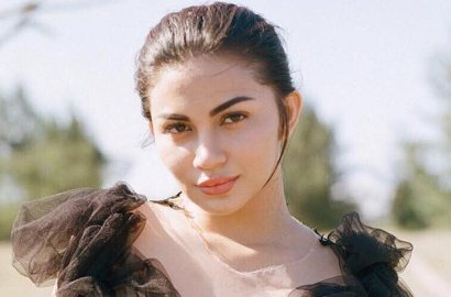 Bikin Heboh, Ariel Tatum Boncengan Motor Bertiga Bareng Pria Mirip Hamish Daud