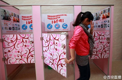 Demi Menghemat Air, Toilet Universitas Ini Buat Wanita Kencing Berdiri