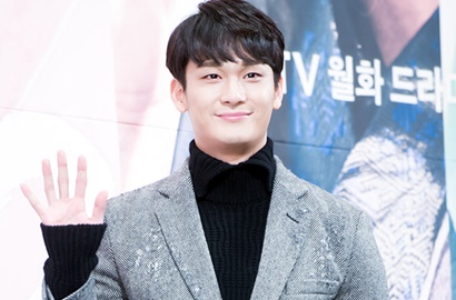 Jo Yoon Woo Tersentuh Yunho TVXQ Nonton 'Hwarang' Meski Wamil