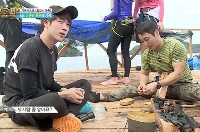 Jin Mancing Ikan Pakai Light Stick BTS di 'LOTJ' Sulawesi, Berhasil?