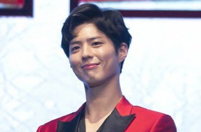 Berbalut Jas Merah, Park Bo Gum Super Ganteng di Fanmeeting Jakarta