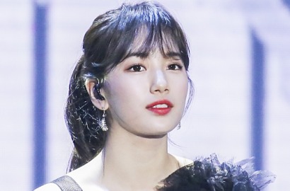 Seksi Dibalut Gaun Hitam, Suzy Dipuji Cantik Bak Peri di GDA 2017