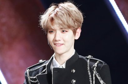 Sayang Fans, Baekhyun Diam-Diam Lempar Permen ke EXO-L di GDA 2017