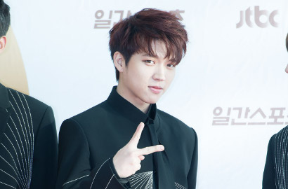 Kocak, Woohyun Infinite Sapa Penggemar Lewat Akun Lovelyz?