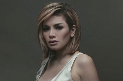 Pede Pose Telanjang Dada, Nikita Mirzani Tuai Kontroversi