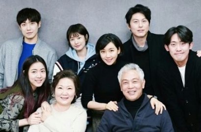 Sesi Baca Naskah, Pemain Serial 'Father is Strange' Tunjukkan Kekompakan