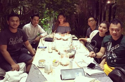 Romantis, Aurel dan Pacar Baru Berduaan di 'Tempat Remang-Remang'