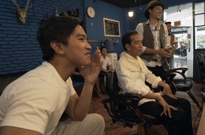 Temani Potong Rambut, Intip Gaya Kocak Kaesang Suruh Jokowi Pakai Pomade