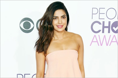 Usai Cidera, Priyanka Chopra Hadiri People's Choice Awards 2017