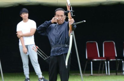 Ikut Lomba Panahan, Presiden Jokowi Lawan 30 Peserta