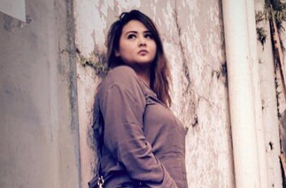 Cuek Disebut Gendut, Audy Item Tampil Seksi Menggoda di Foto Ini