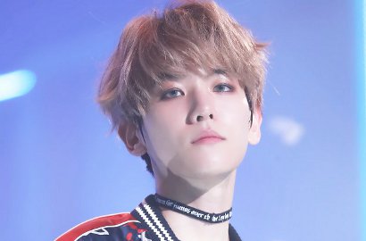 Heboh Sendiri di Meja Penonton, Kocaknya Baekhyun Hampir Jatuh dari Kursi