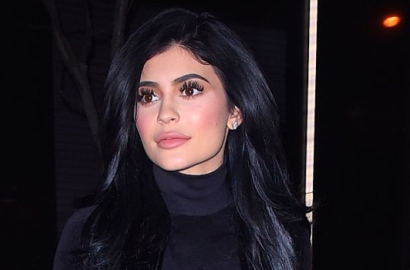 Tak Restui Selena Gomez, Kylie Jenner Siap Persatukan Bella Hadid-The Weeknd