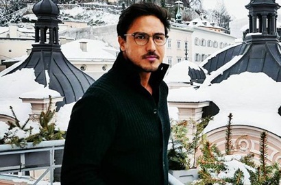 Hamish Daud Pamer Pose Serius di Austria, Netter: Gantengnya Bikin Dosa