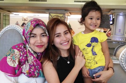 Disindir 'Plagiat' Nagita dan Sholat Pakai Make-Up, Ibu Ayu Ting Ting Ngamuk