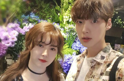 Ungkap Cinta, Ahn Jae Hyun Bikin Baper Posting Selfie Cantik Goo Hye Sun