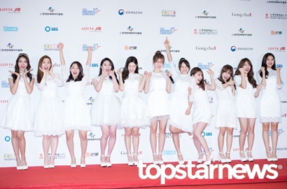 Nonton Konser Perpisahan IOI, Fans Kumpulkan Beras Untuk Amal