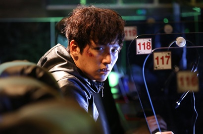 Tengang dan Panas, Ji Chang Wook Siap Tembak di 'Fabricated City'