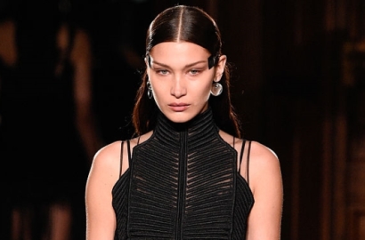 Kenakan Baju Tipis, Bella Hadid Nekat Tidak Pakai Bra
