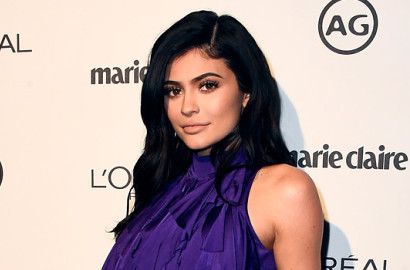 Kenakan Celana Dalam, Pose 'Nakal' Kylie Jenner Bikin Mata Tak Berkedip
