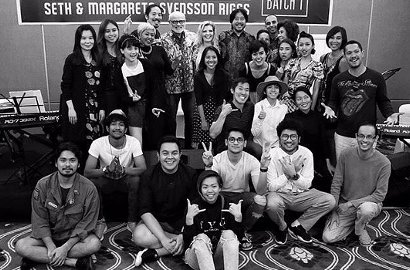 Bareng Afgan cs, Eva Celia Girang Latihan Vokal dengan Guru Michael Jackson